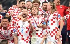 满冠体育在线登入-关于多特蒙德主场大捷，球员赛后激动庆祝胜利，他们产品是一.的信息