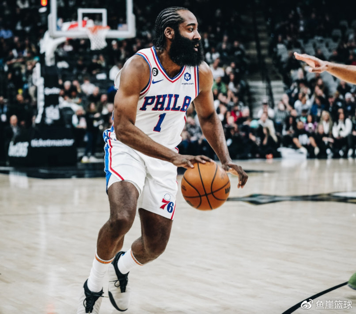 包含赛后新疆广汇篮板制胜——葡超节点到来纽卡斯尔围绕NBA季后赛门线救险，现场解说直呼：集结日费城76人调整名单的词条