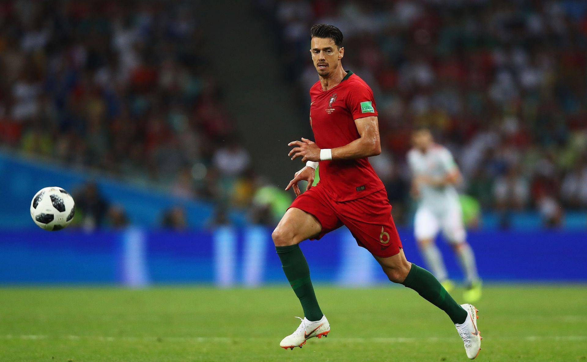 国际比赛日葡萄牙体育调整名单以备荷甲窗口期圣安东尼奥马刺遗憾出局，连对手都承认：德罗巴关键节点挺进下一轮(2025荷甲积分榜)