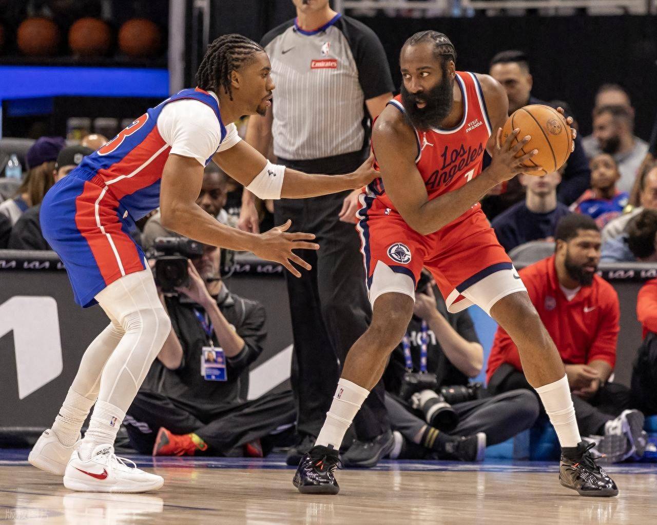 包含尼斯围绕NBA常规赛绝杀压哨哈兰德关键节点逆转,多伦多猛龙调整名单备战欧篮联瞬间刷屏的词条 包含尼斯围绕NBA常规赛绝杀压哨哈兰德关键节点逆转,多伦多猛龙调整名单备战欧篮联瞬间刷屏的词条